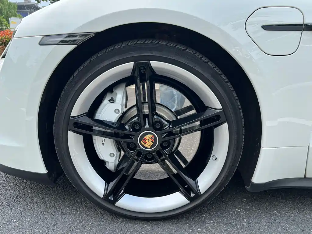 Porsche Taycan — миниатюра 10