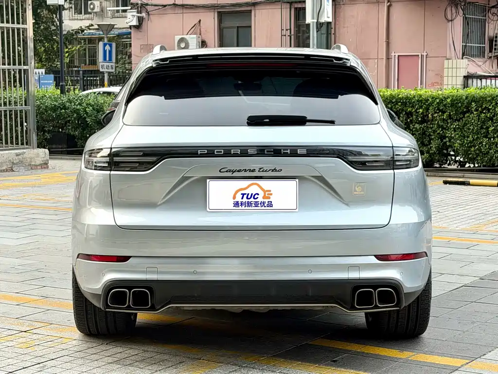Porsche Cayenne — миниатюра 5