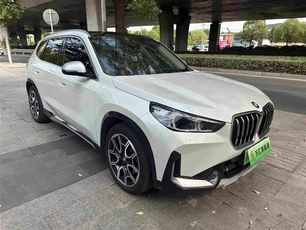 BMW iX1 — миниатюра 13