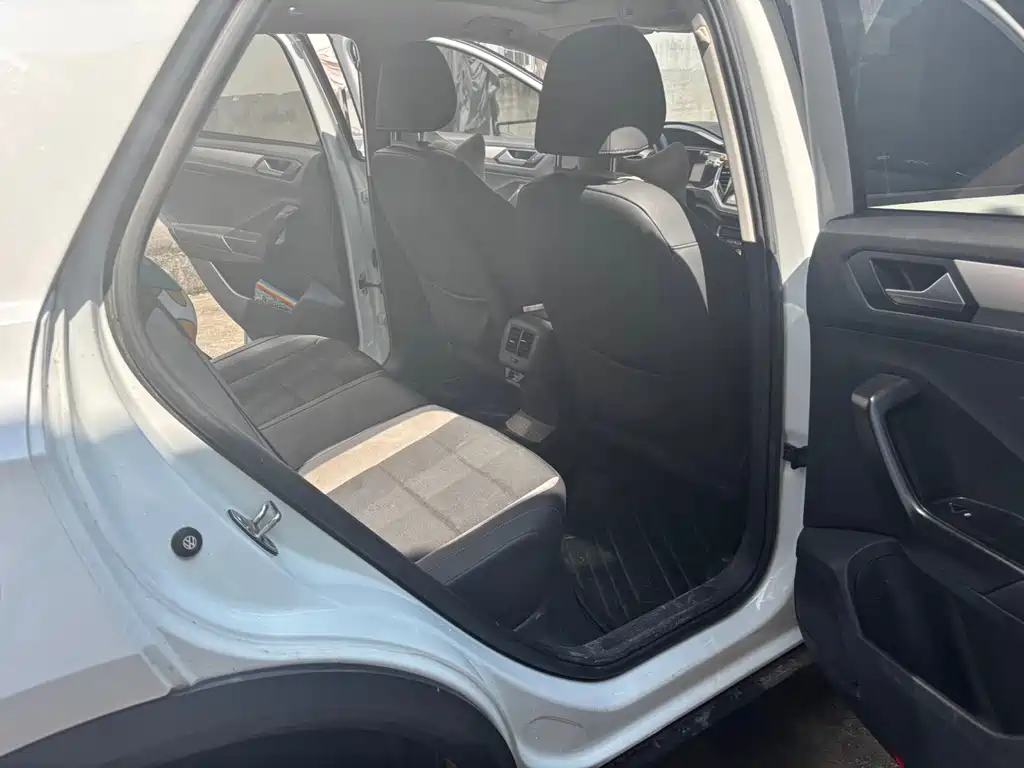 Volkswagen T-Roc — миниатюра 9