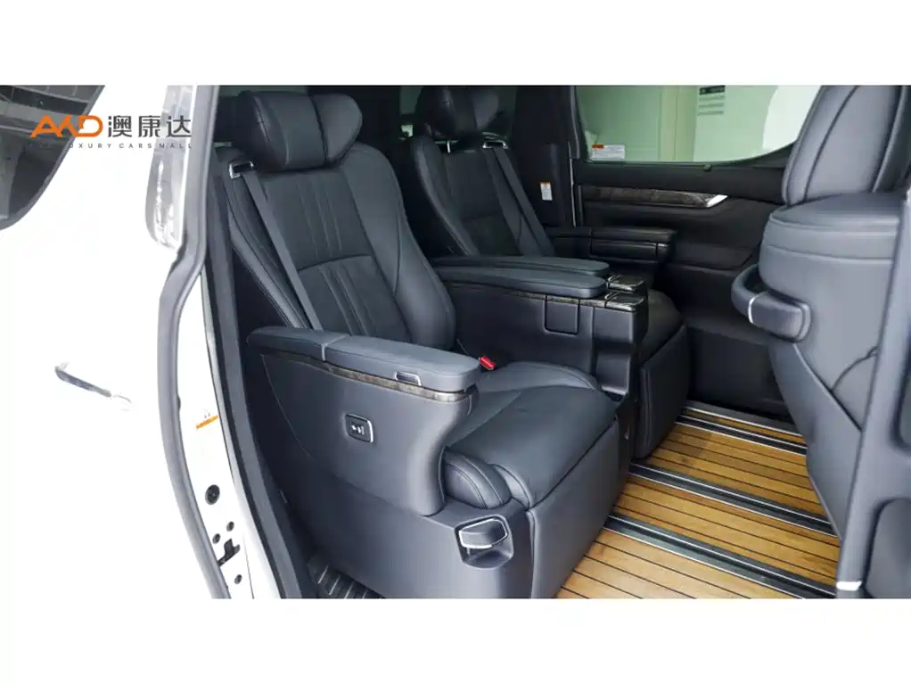 Toyota Vellfire — миниатюра 8