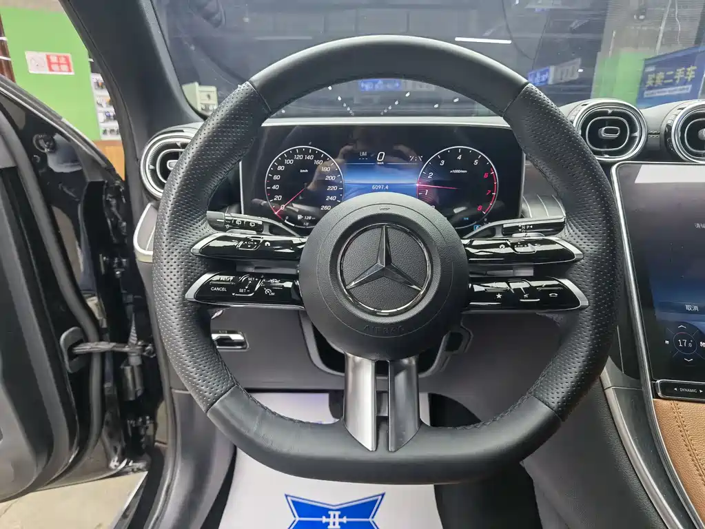MERCEDES-BENZ GLC
