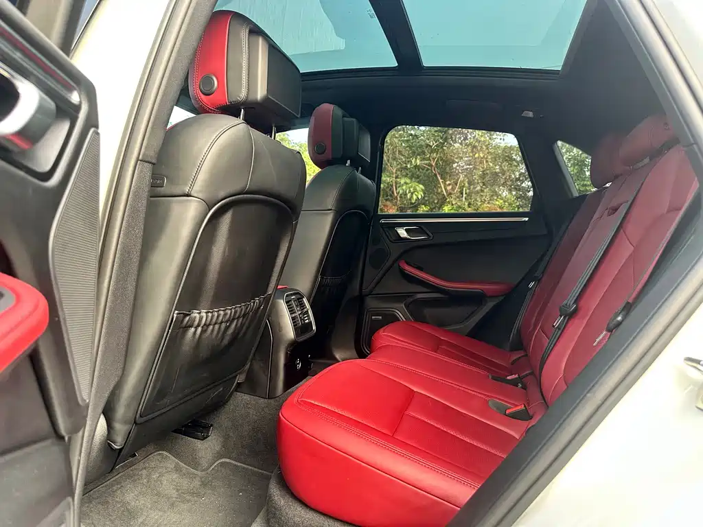 Porsche Macan — миниатюра 16