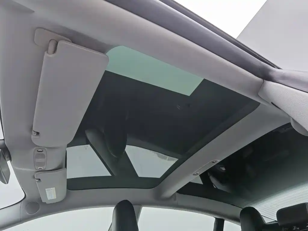 Tesla Model 3 — миниатюра 14