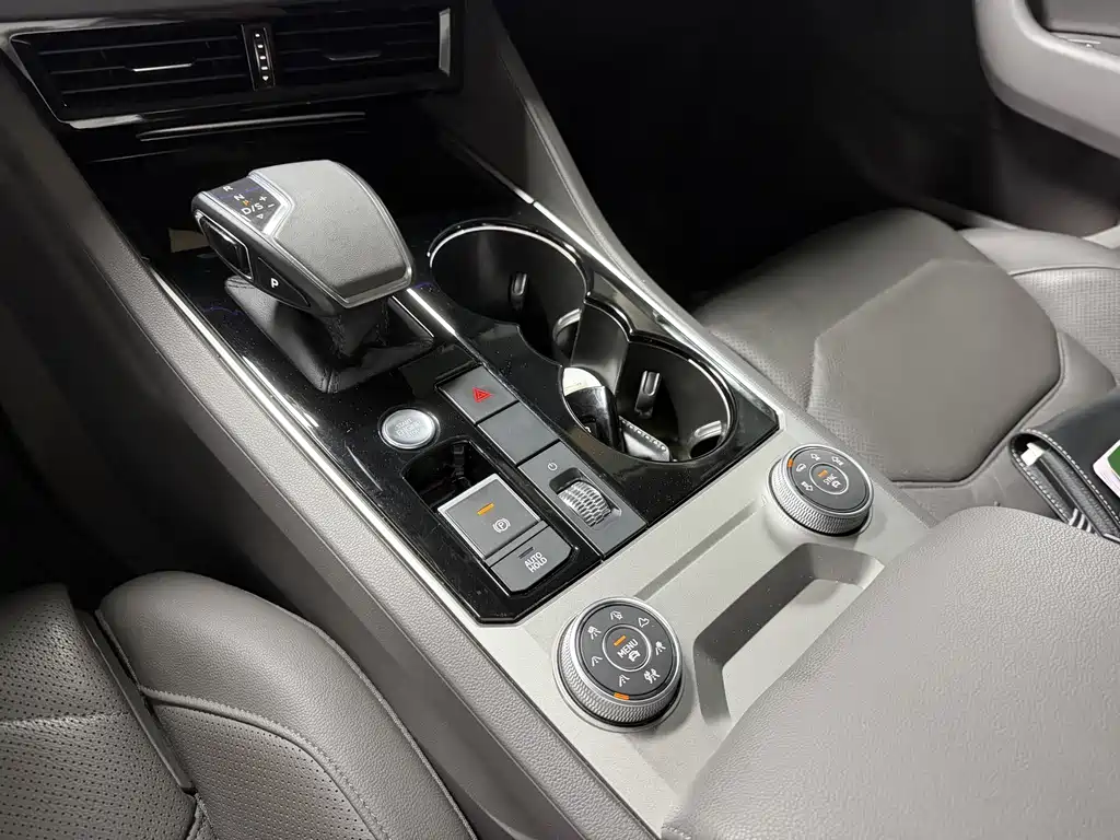Volkswagen Touareg — миниатюра 10