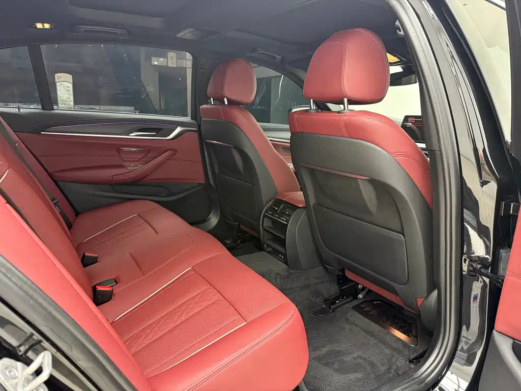 BMW 5 Series — миниатюра 19