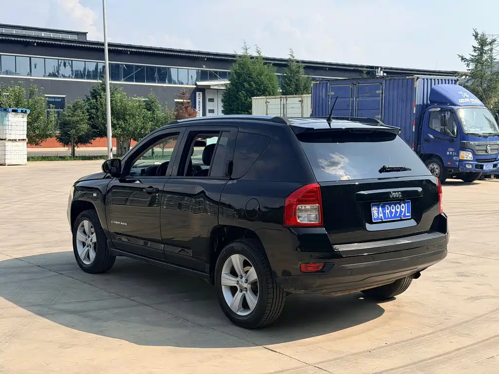 Jeep Compass (Import) — миниатюра 7