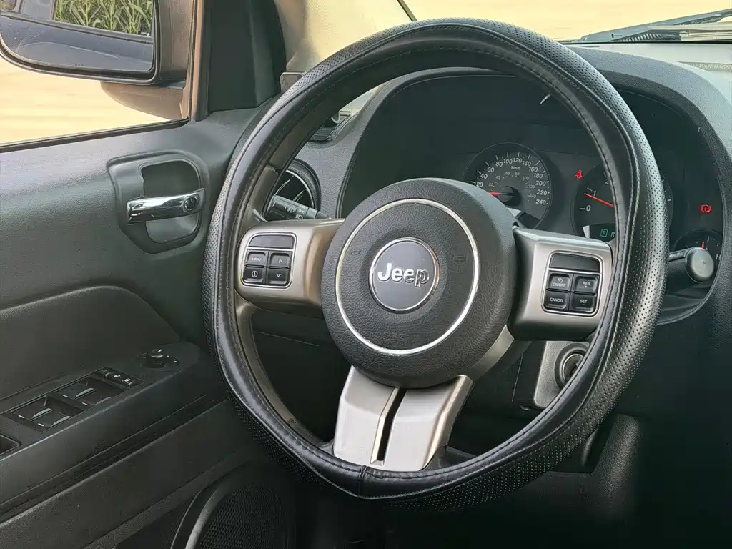Jeep Compass (Import) — миниатюра 15