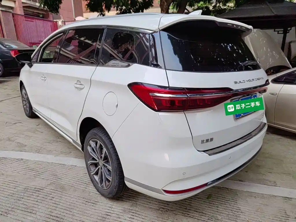 BYD MAX — миниатюра 5