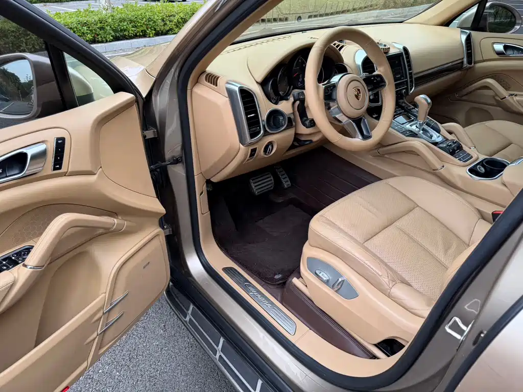 Porsche Cayenne — миниатюра 10