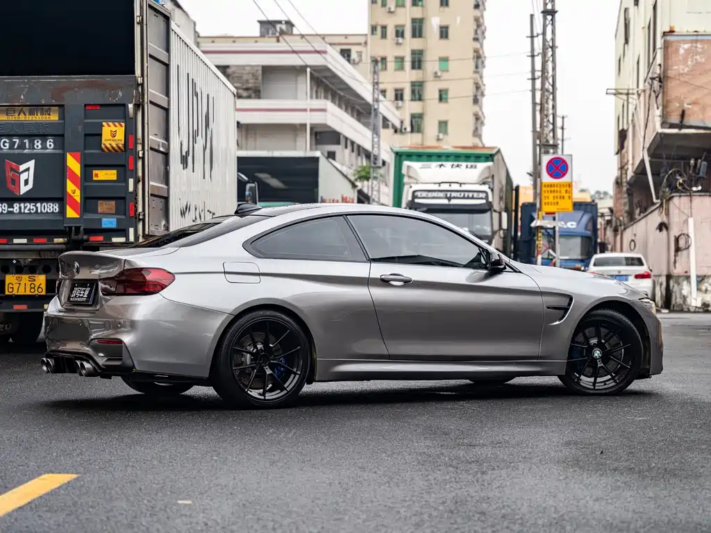 BMW M4 — миниатюра 3