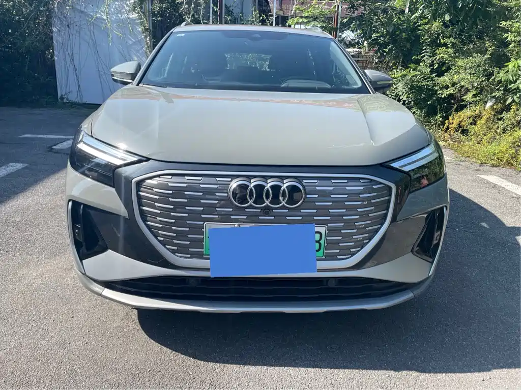 Audi Q4 e-tron — миниатюра 2