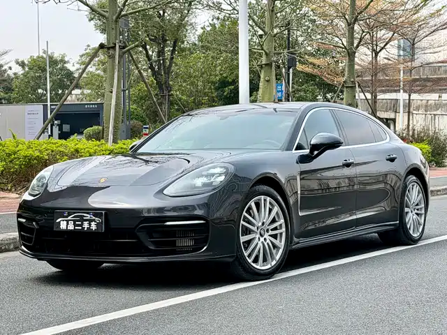 PORSCHE PANAMERA