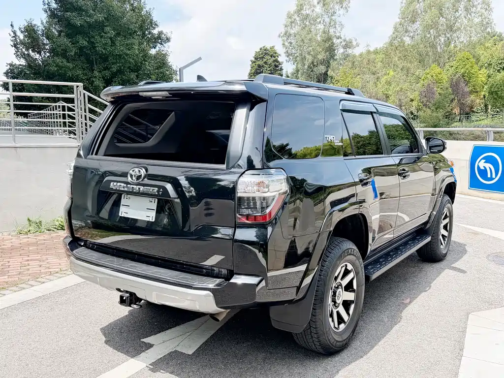 Toyota 4Runner — миниатюра 19