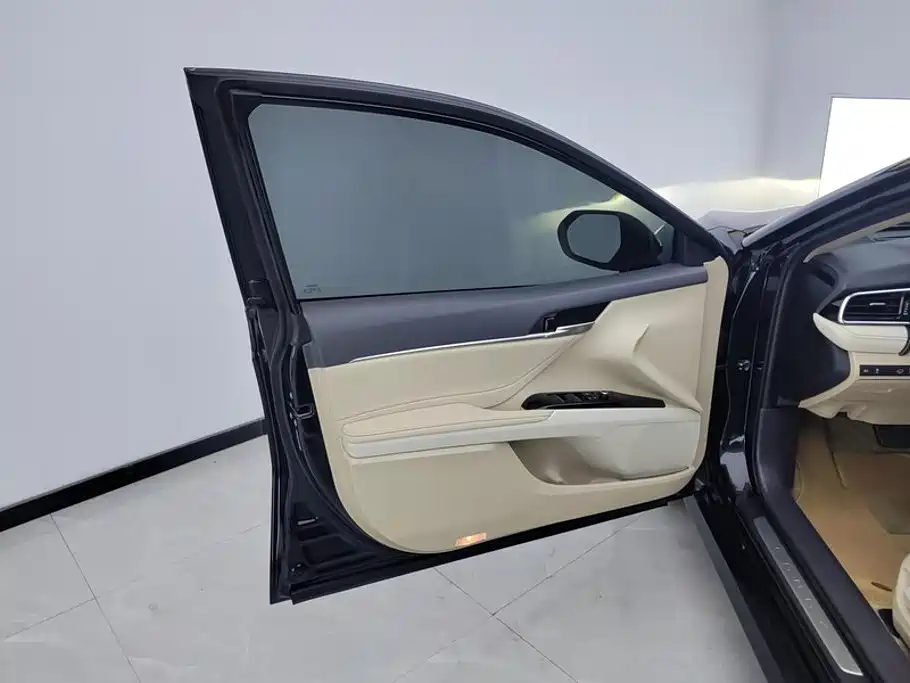 Toyota Camry 2021 2.0G Luxury