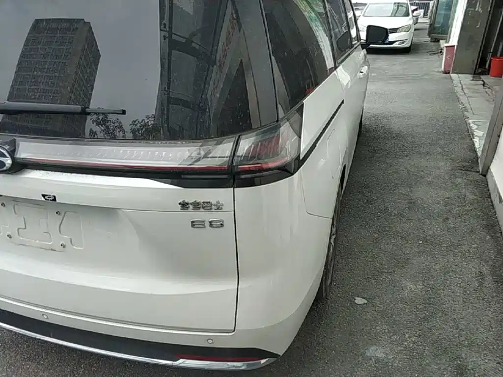 GAC Motor 传祺E8 PHEV — миниатюра 8