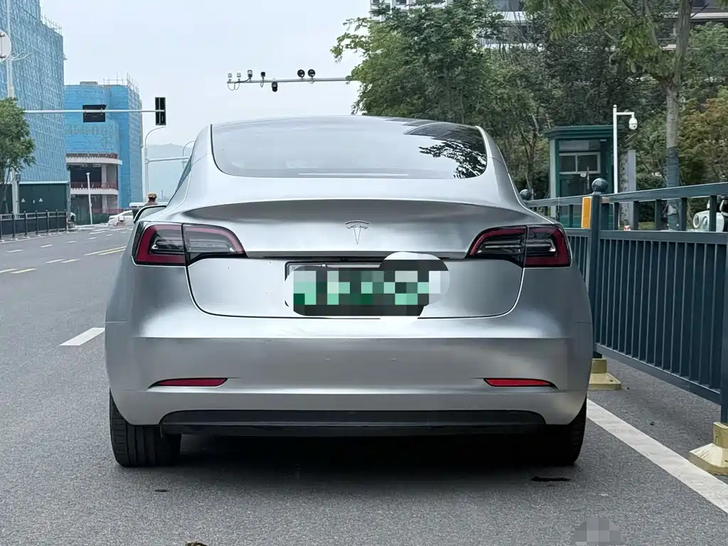 Tesla Model 3 — миниатюра 3
