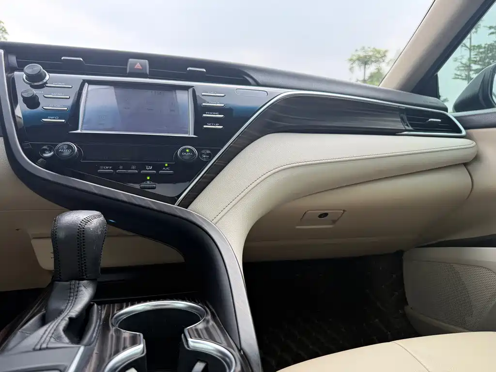 Toyota Camry — миниатюра 8