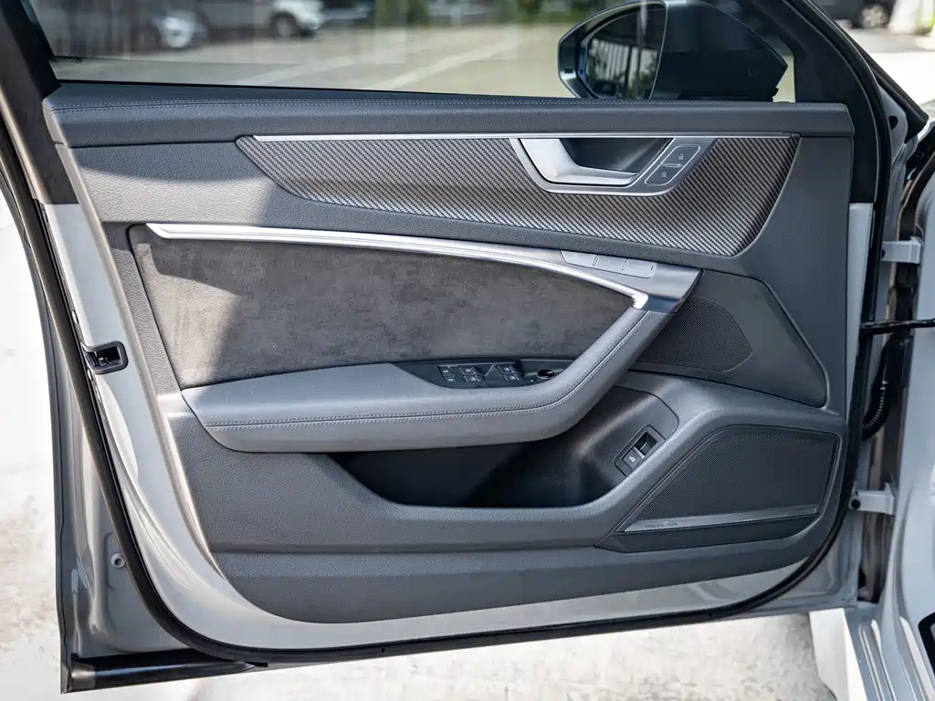 Audi RS 6 — миниатюра 10