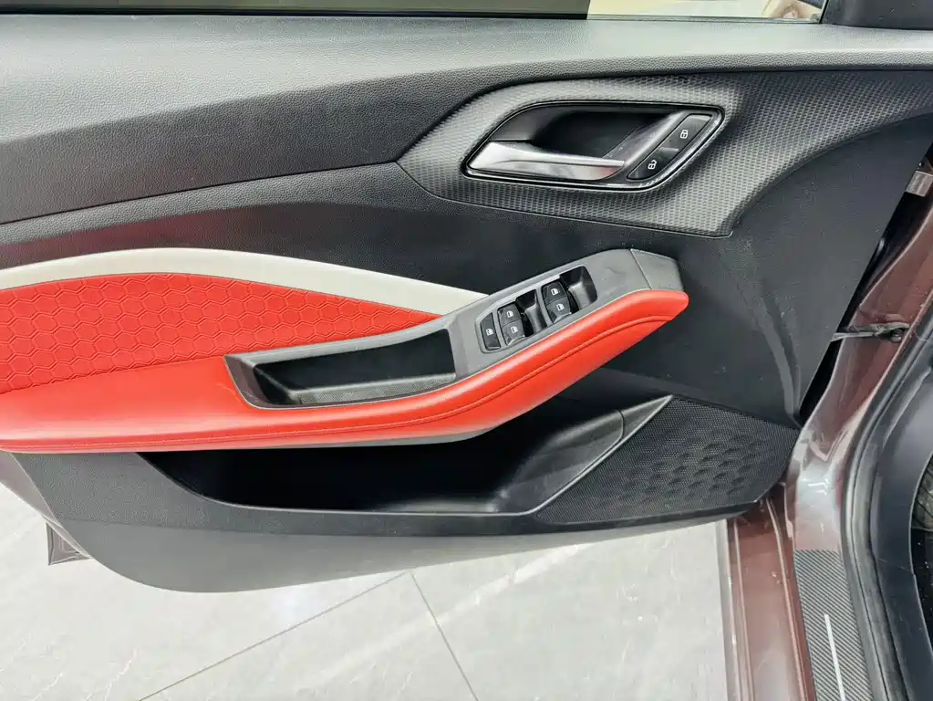 MG MG5 — миниатюра 8