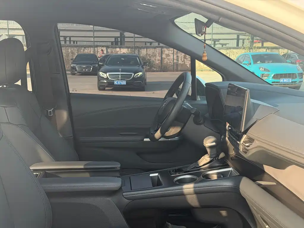 Toyota Sienna — миниатюра 10
