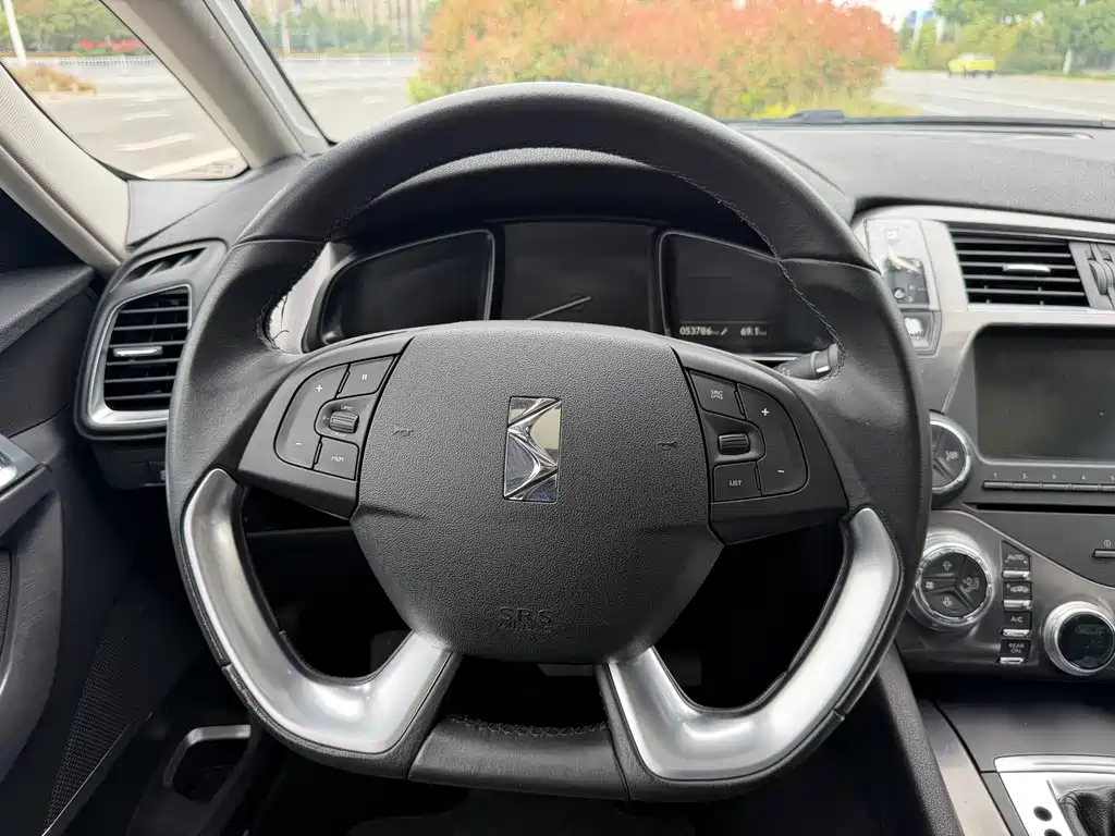 DS 5 1.6T Luxury Edition THP160, фото 8