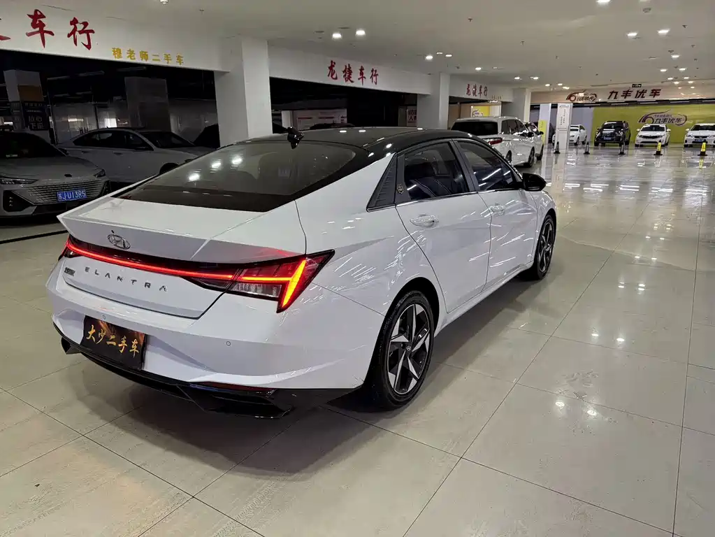 Hyundai Elantra — миниатюра 3