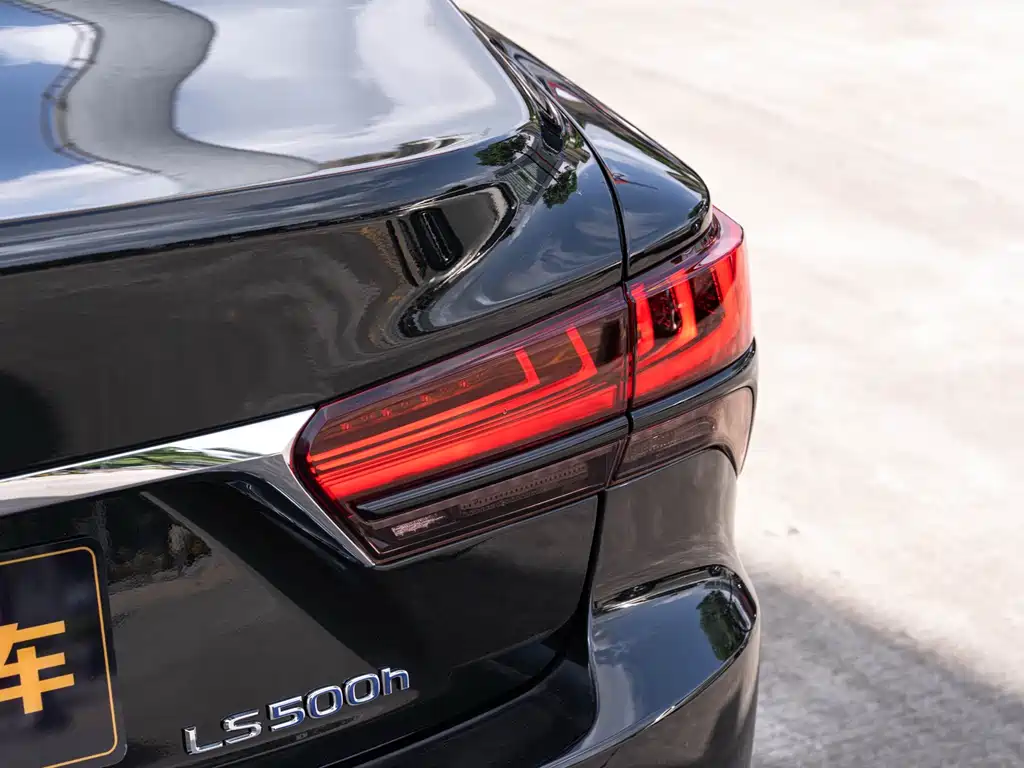 Lexus LS — миниатюра 7