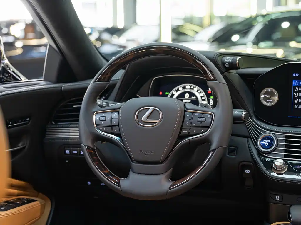 Lexus LS — миниатюра 14