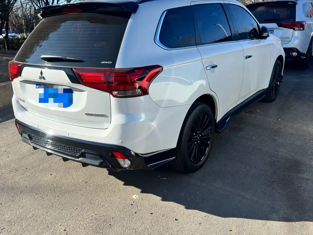 MITSUBISHI OUTLANDER