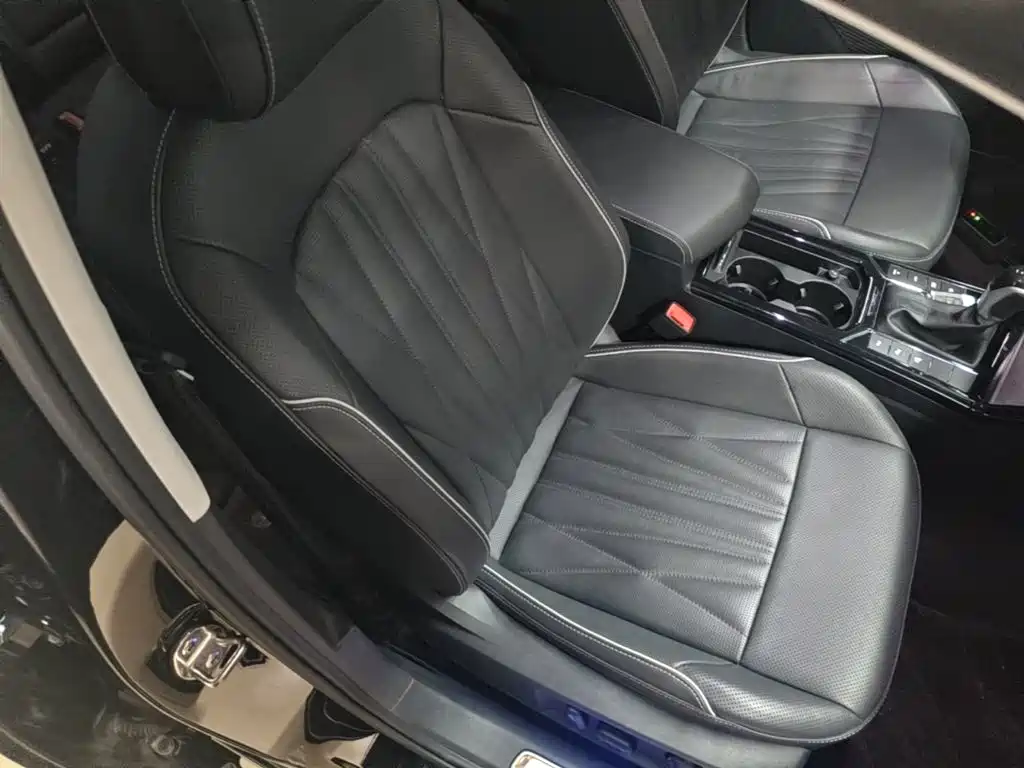 Volkswagen Passat PHEV — миниатюра 25