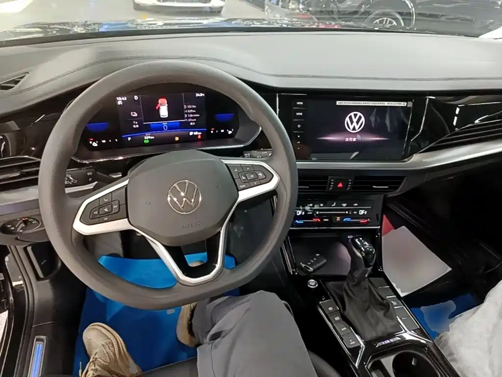 Volkswagen Passat PHEV — миниатюра 10