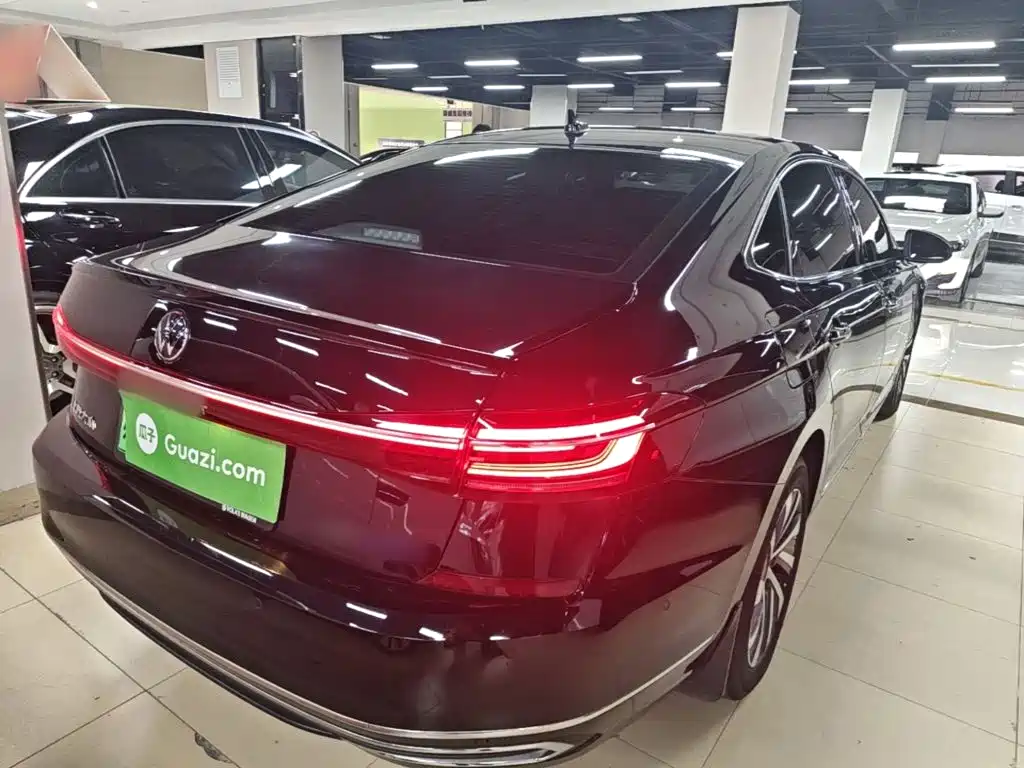 Volkswagen Passat PHEV — миниатюра 7