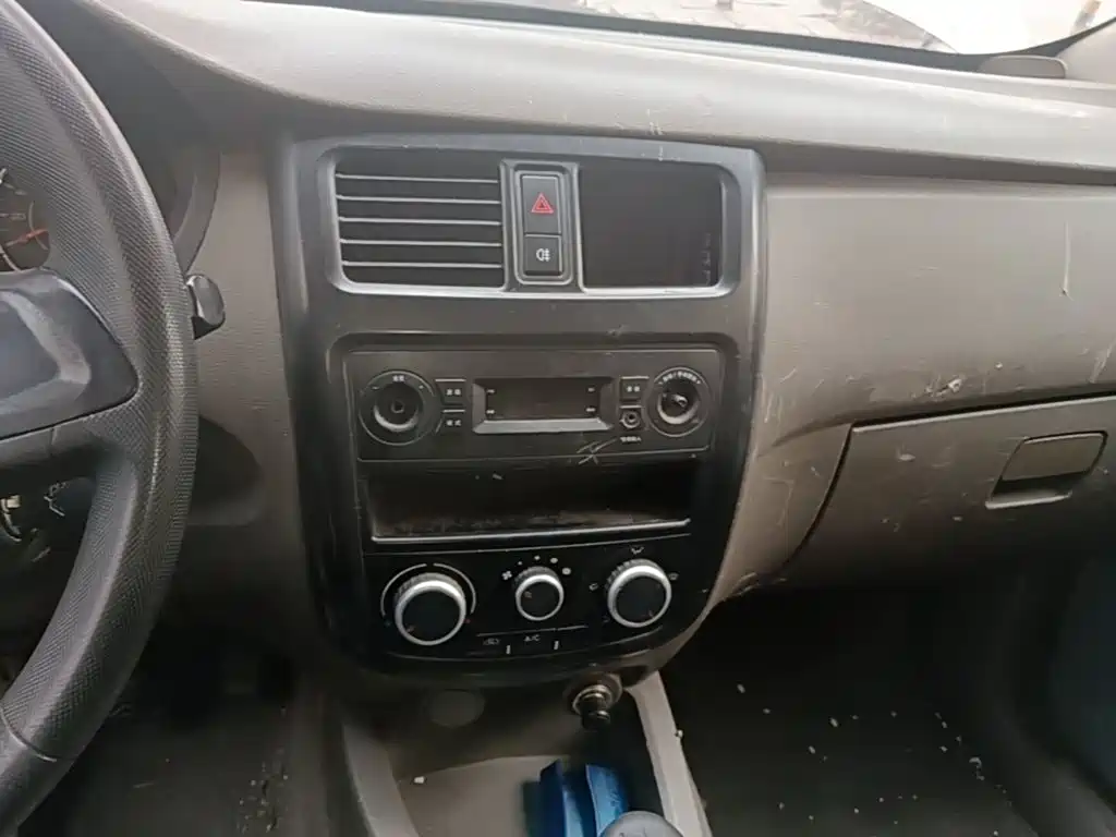 Wuling Rongguang V — миниатюра 13