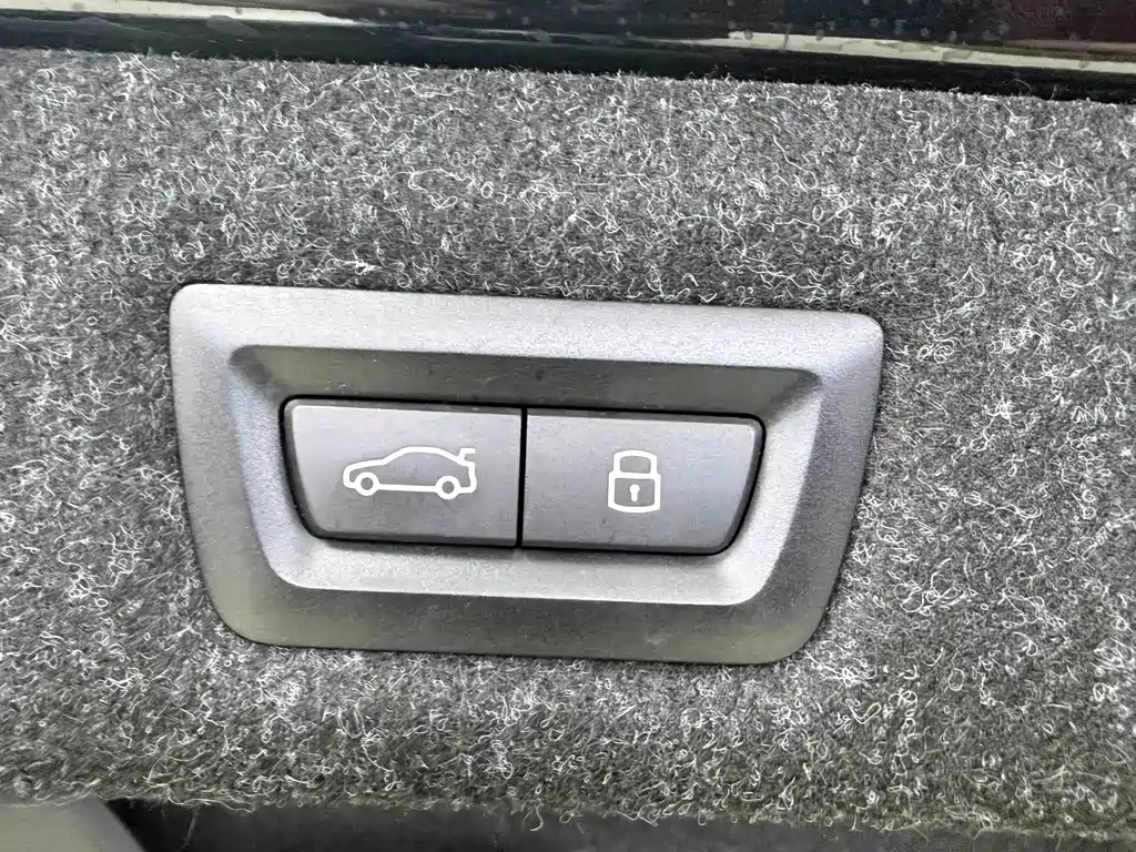 BMW 5 Series — миниатюра 18