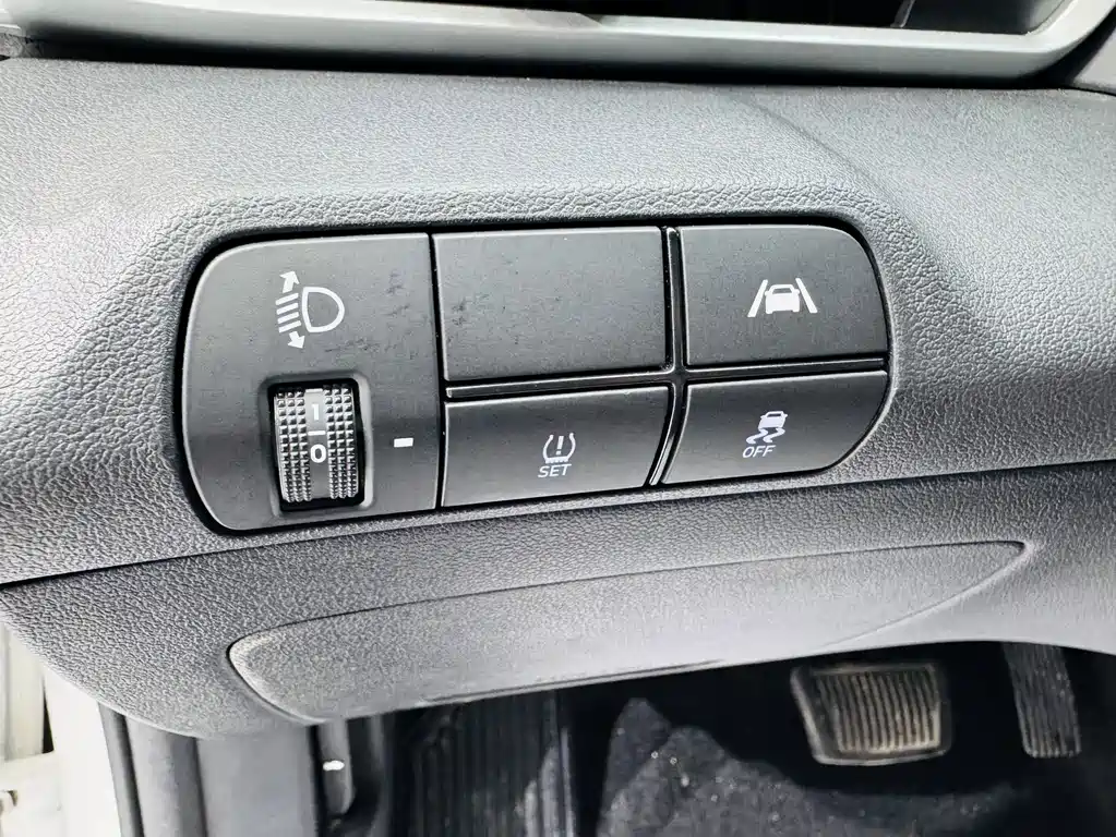 Hyundai Elantra — миниатюра 10