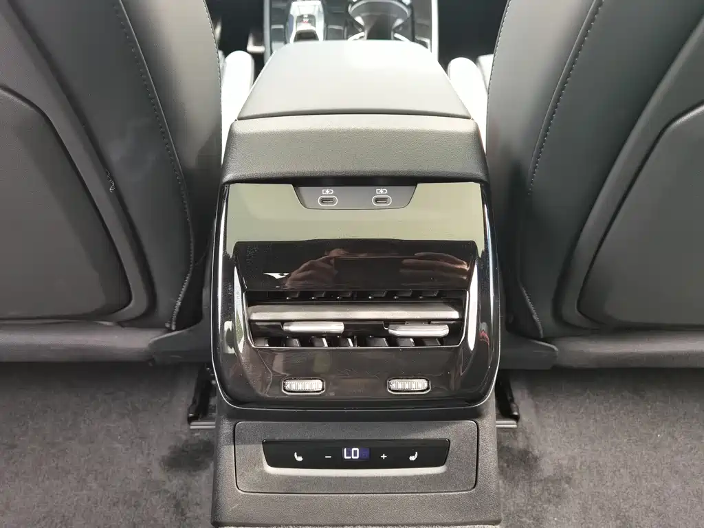 Audi A5L — миниатюра 13
