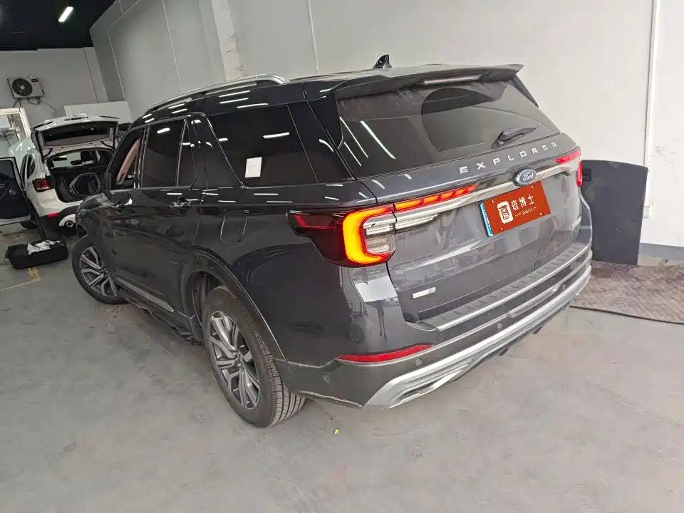 Ford Explorer — миниатюра 7