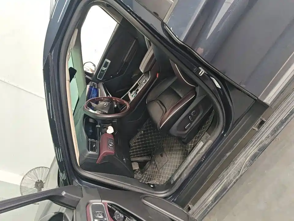 Ford Explorer — миниатюра 2