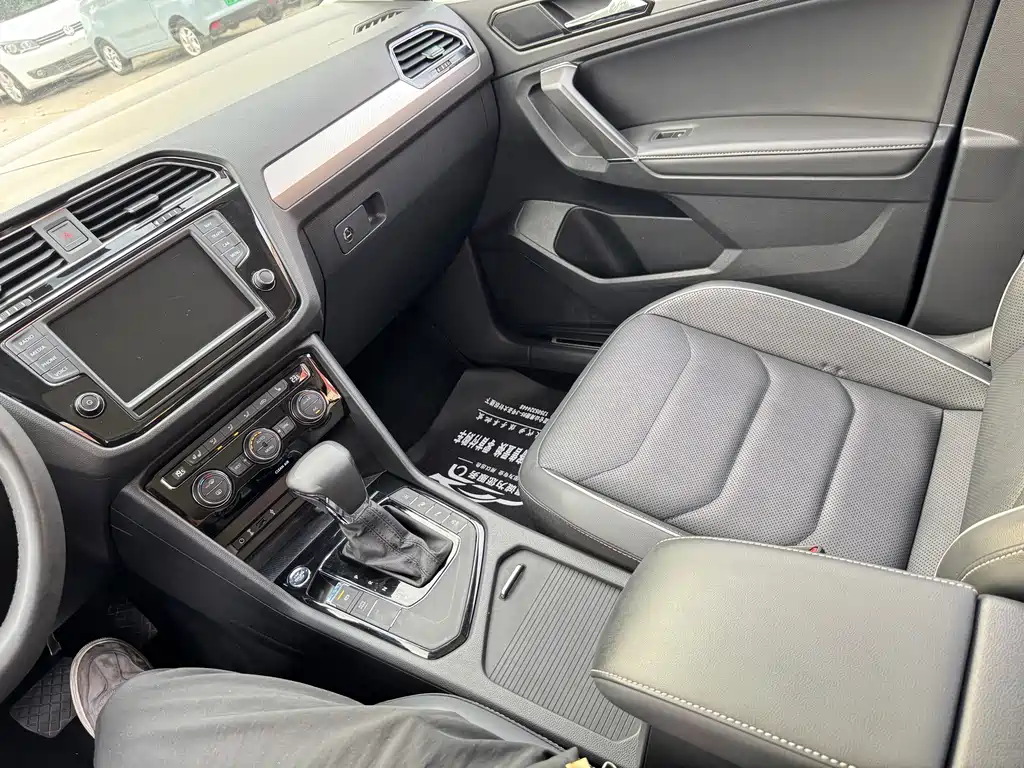 Volkswagen Tiguan L — миниатюра 15