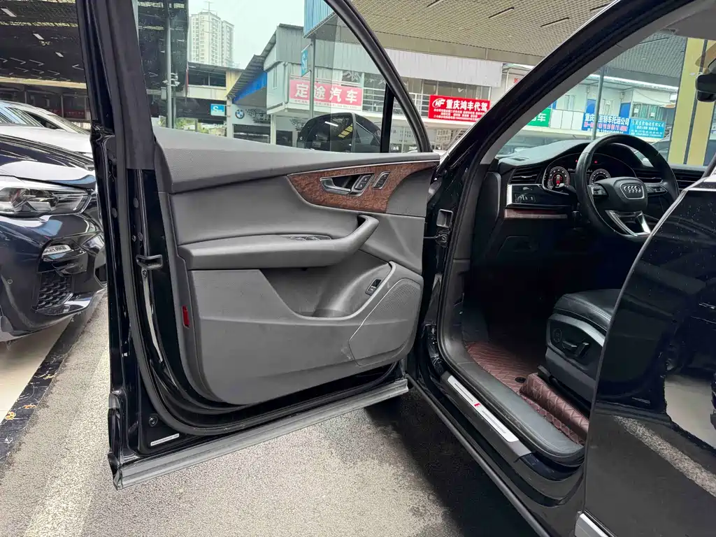Audi Q7 — миниатюра 9