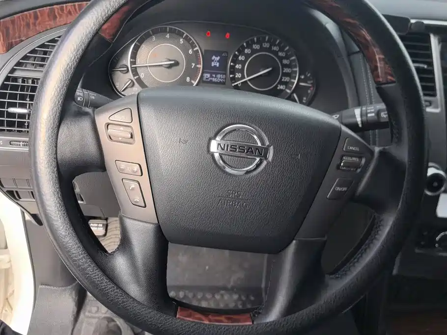 Nissan Patrol — миниатюра 15