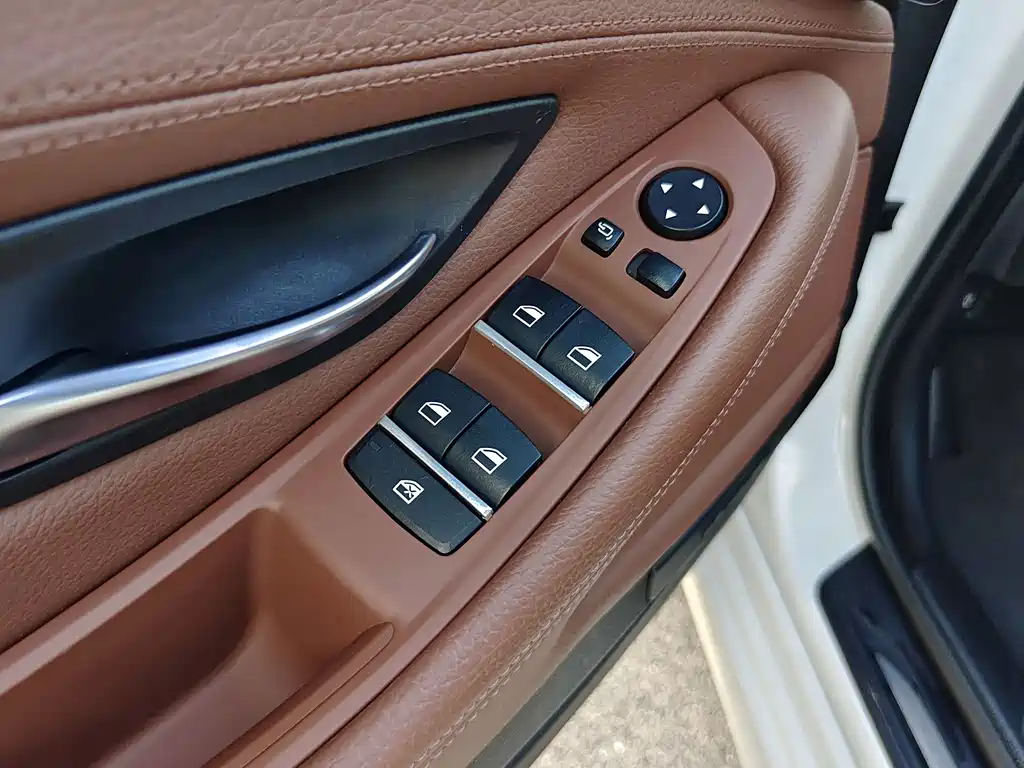 BMW 5 Series — миниатюра 15