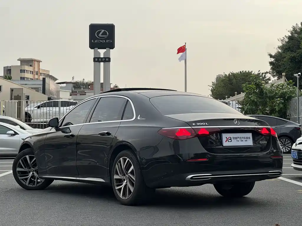 Mercedes-Benz E-Class — миниатюра 2