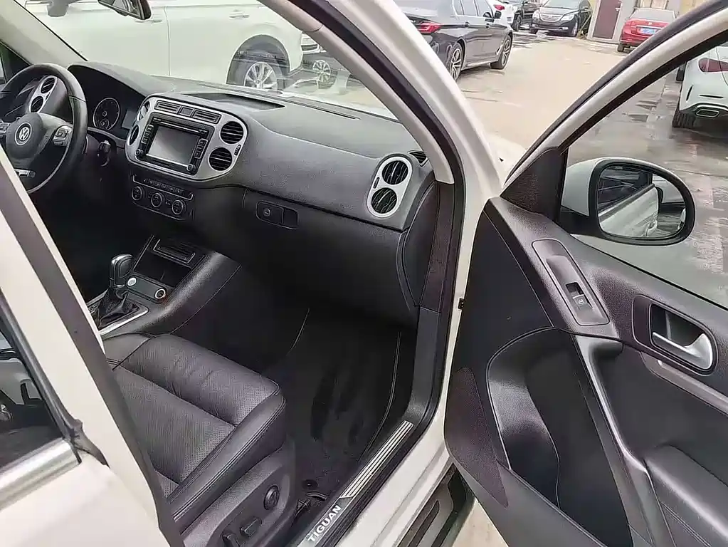 Volkswagen Tiguan 2015 1.8TSI AT Luxury