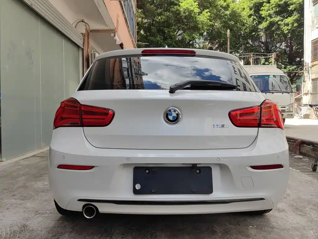 BMW 1 SERIES