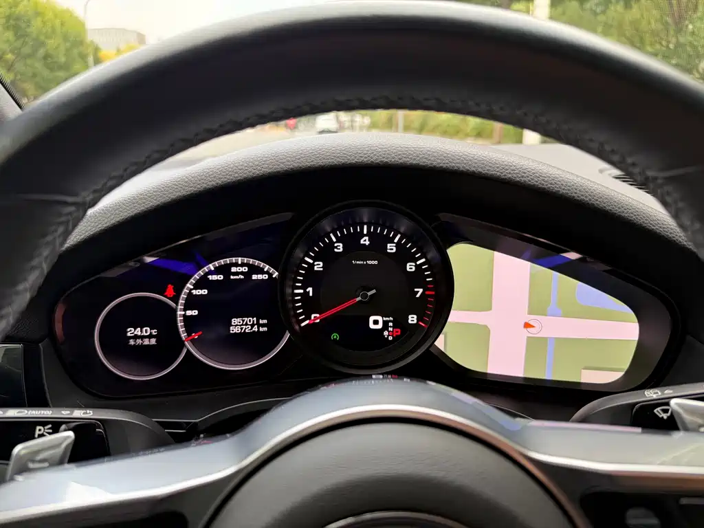 Porsche Cayenne — миниатюра 23