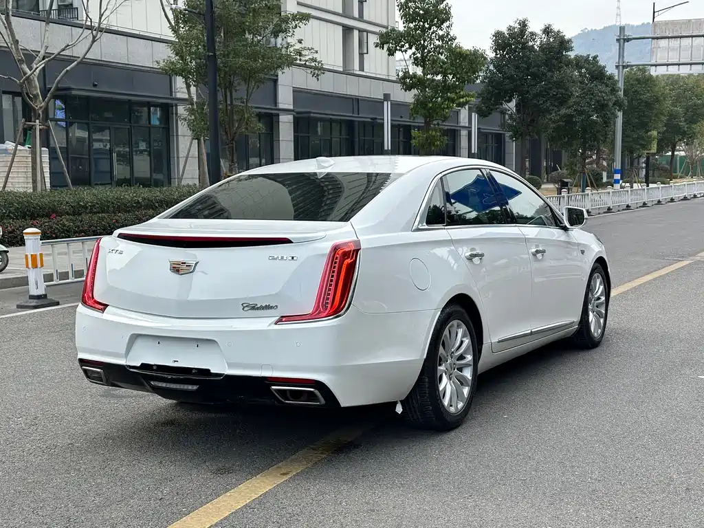 CADILLAC XTS