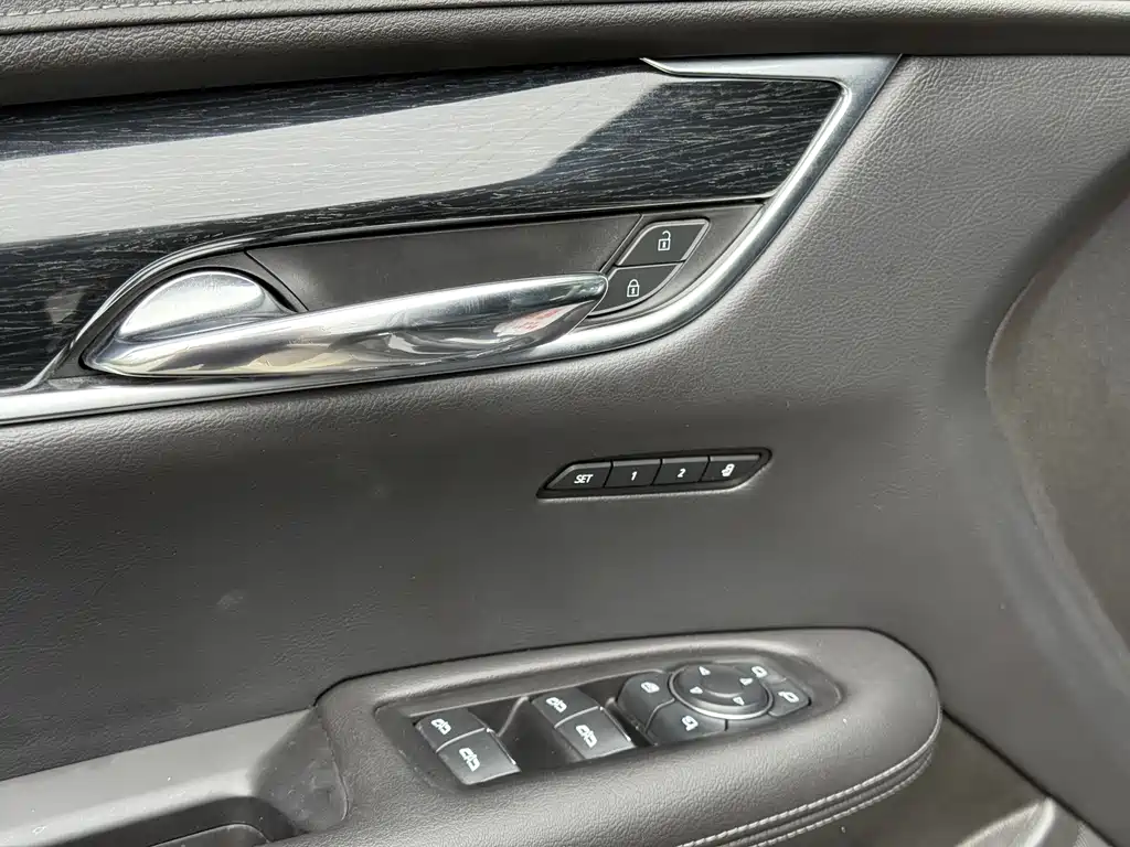 Cadillac XT5 — миниатюра 7