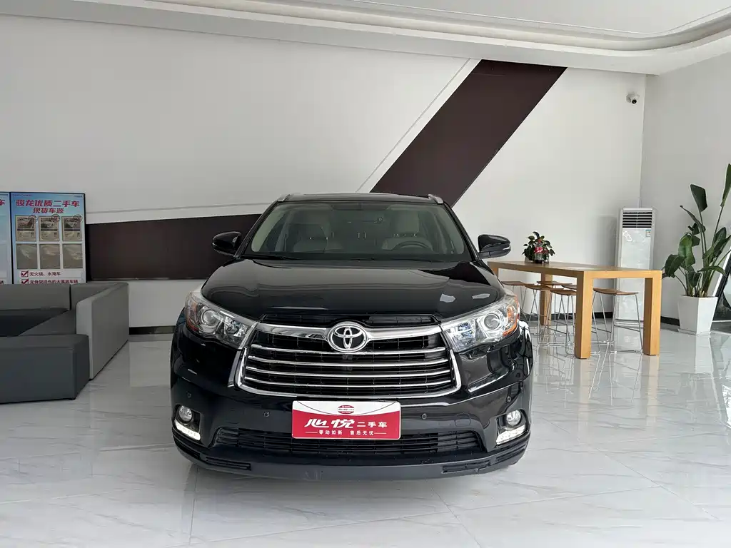 Toyota Highlander 2015 2.0T Luxury 7 мест